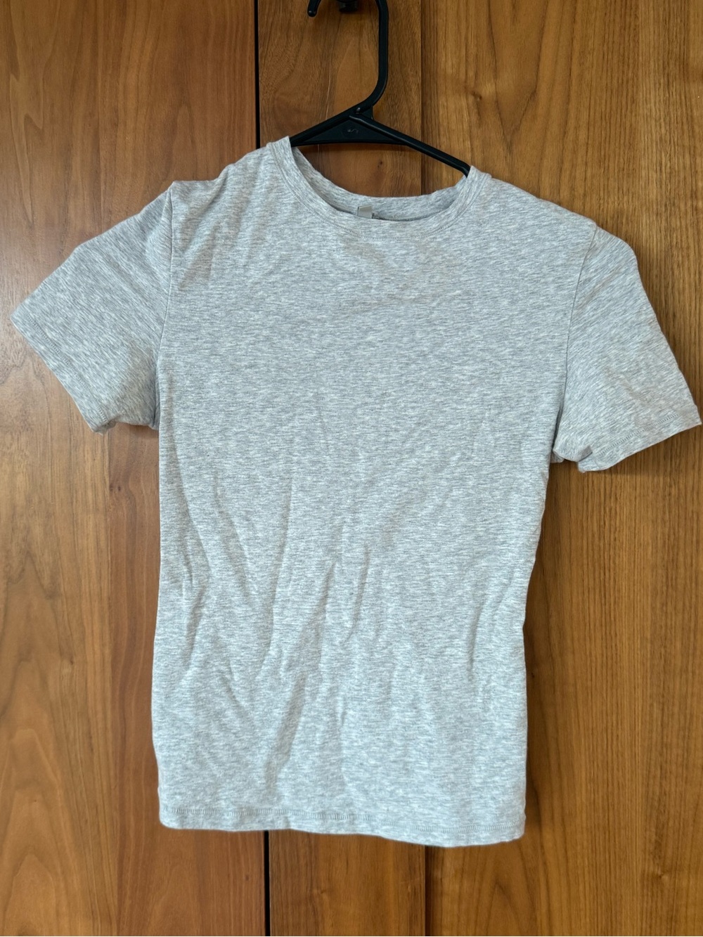 Skims women’s Heather Light Gray Short Sleeve Crew Tee